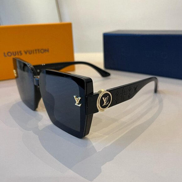 Louis Vuitton Black Women\'s Sunglasses main image 5